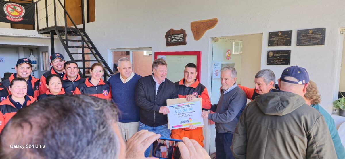 Bomberos de Villa Berna recibieron un aporte de $ 25 millones.