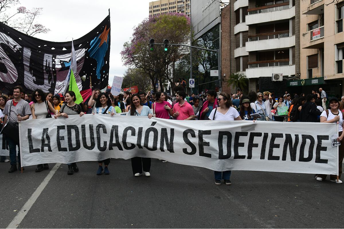 Tercera marcha universitaria tras el veto de Javier Milei. (Ramiro Pereyra / La Voz)