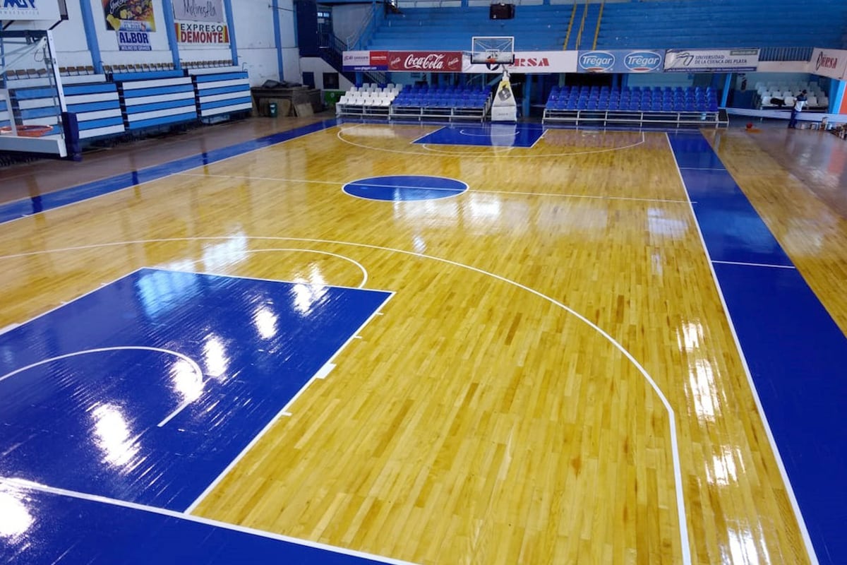 Club Regatas de Corrientes. Se derrumbó el techo del estadio de básquet. (Gentileza)