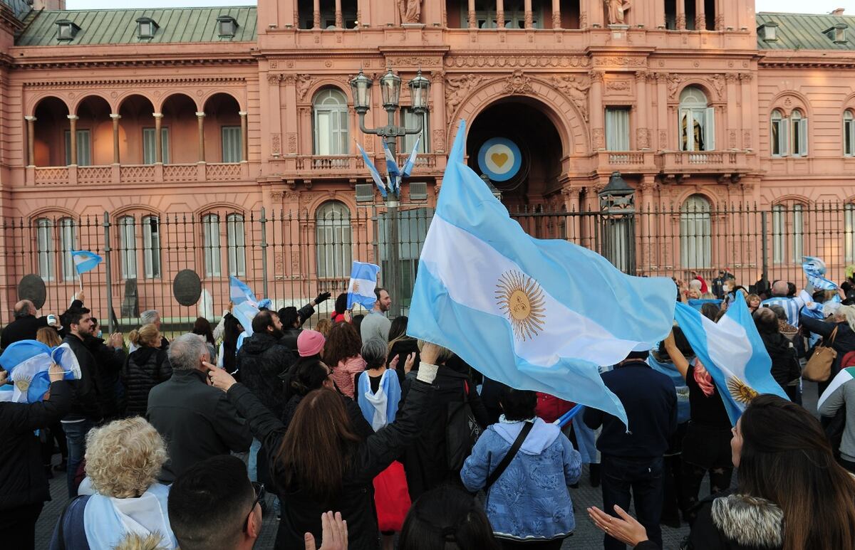 Banderazo frente a la Casa Rosada 9 de julio 2022. (Clarín)