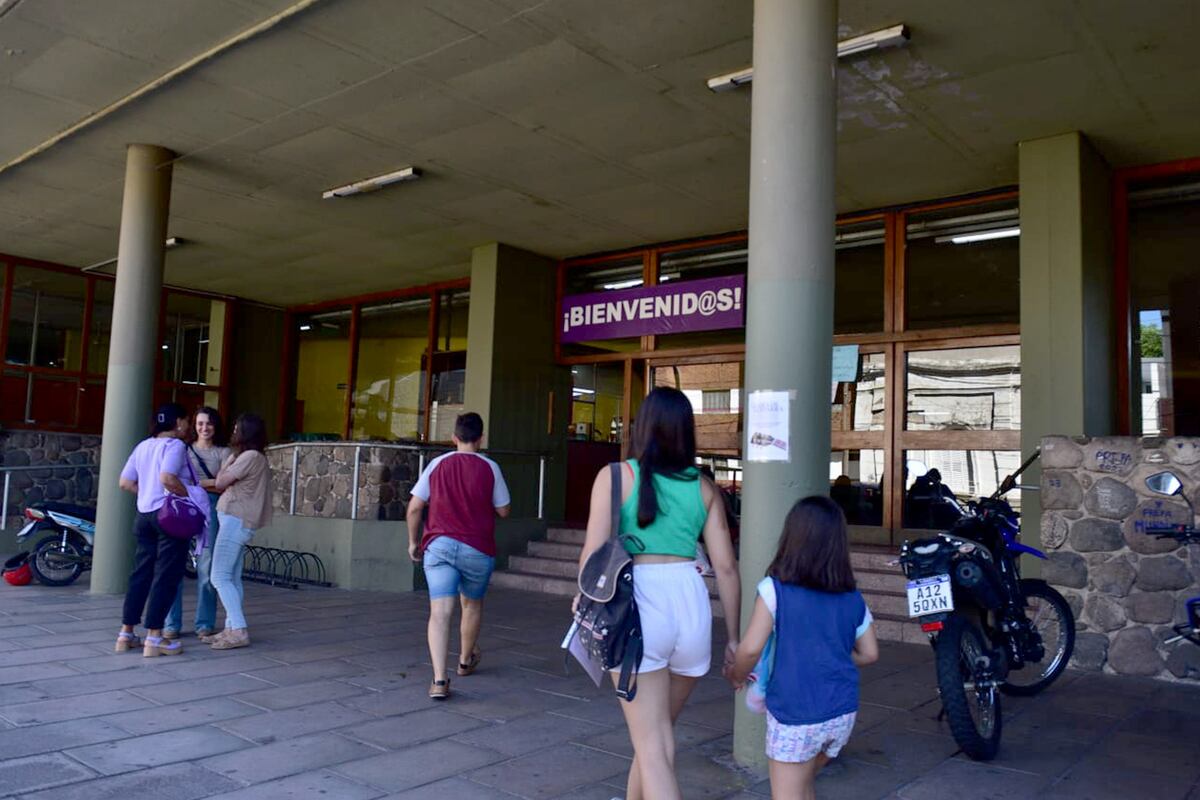 En la Escuela Superior Manuel Belgrano la actividad es normal y la semana que viene comienzan las clases. (La Voz)