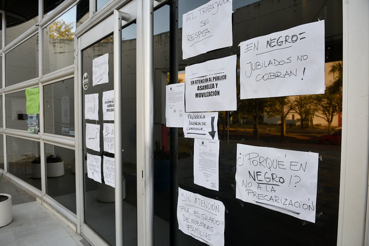 Asambleas de empleados municipales en el CPC de Monseñor Pablo Cabrera. (Ramiro Pereyra / La Voz)