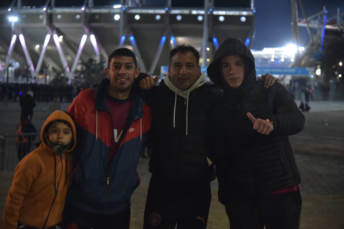 Las y los Cara 'e Cancha de Talleres en la previa del partido con Vélez por la Copa Libertadores. (Facundo Luque y Javier Ferreyra)