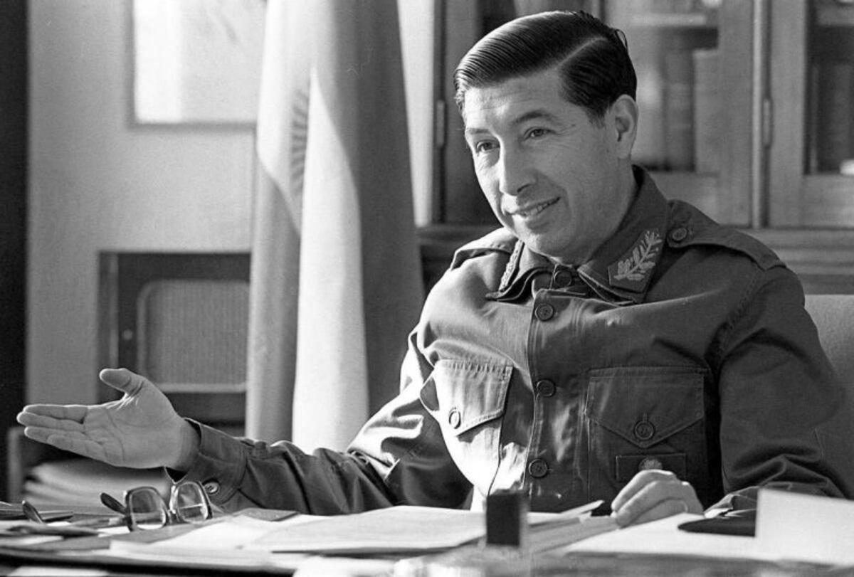 Mario Benjamín Menéndez - Represor ex Gobernador de Malvinas en 1982\u002E