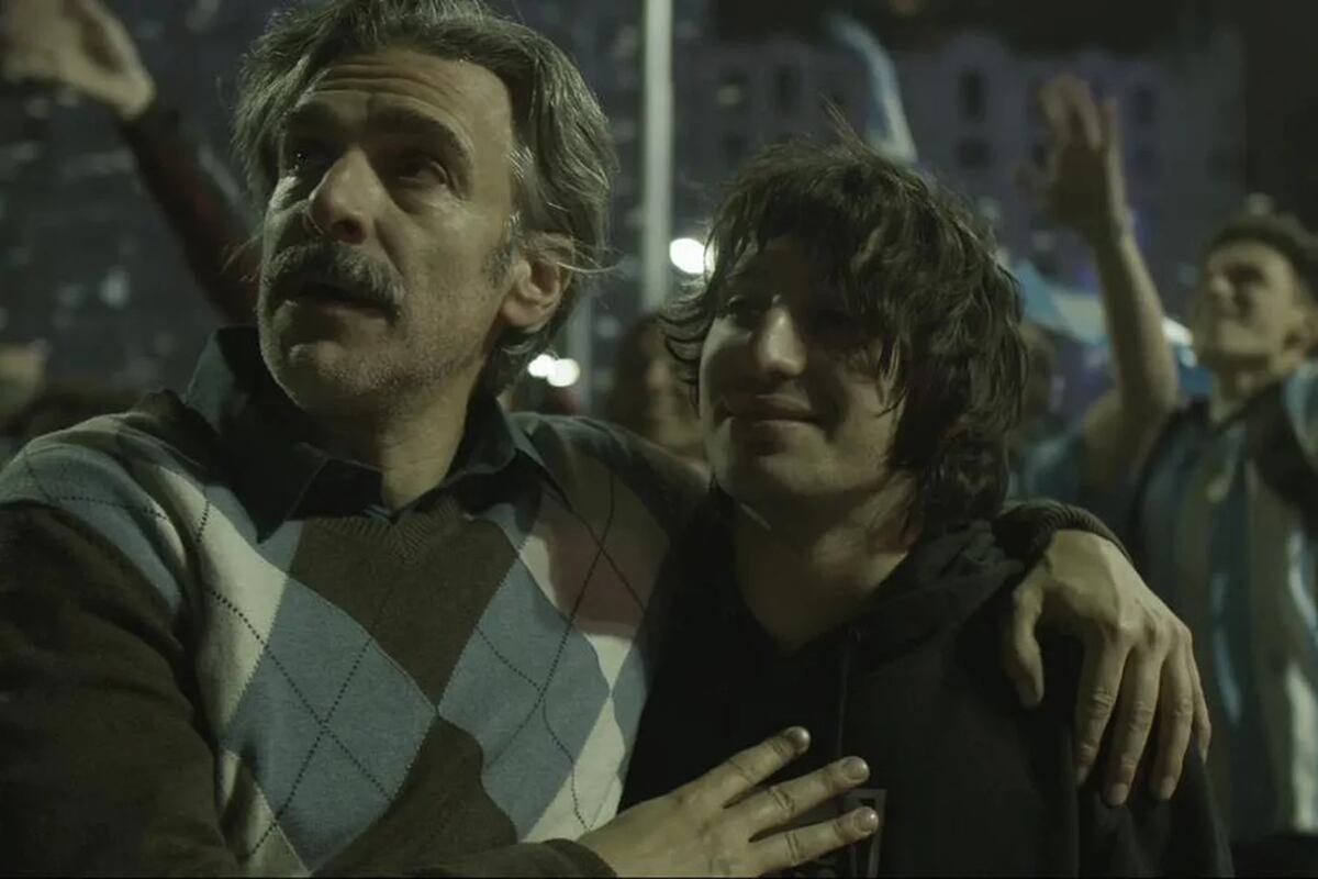 Leonardo Sbaraglia como Álvaro, junto a Valentin Wein, quien hace de su hijo en "El Gerente".