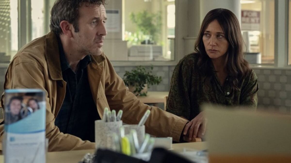 "Una pareja cualquiera", Black Mirror, temporada 7, episodio 1.