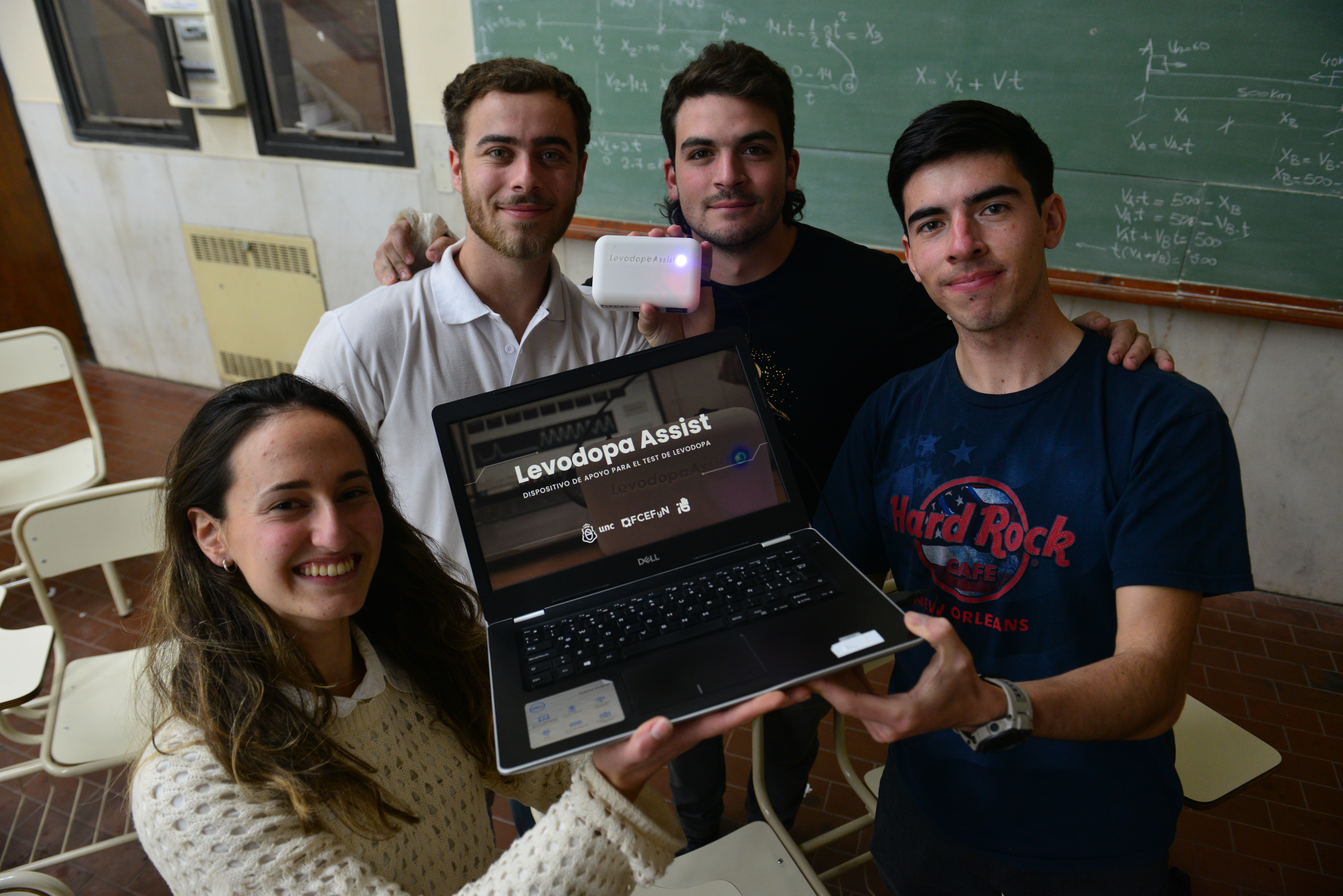 Creadores del proyecto "Levodopa assist". De izq a der: María Sol Liendo, Octavio Sosa Loyola, Fernando José Ferrer y Marcelo Venturini.