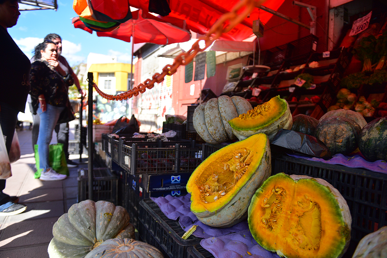 Mercado Norte, venta de productos para la elaboración del Locro del 1 de Mayo dia del Trabajador. (José Gabriel Hernández / La Voz)