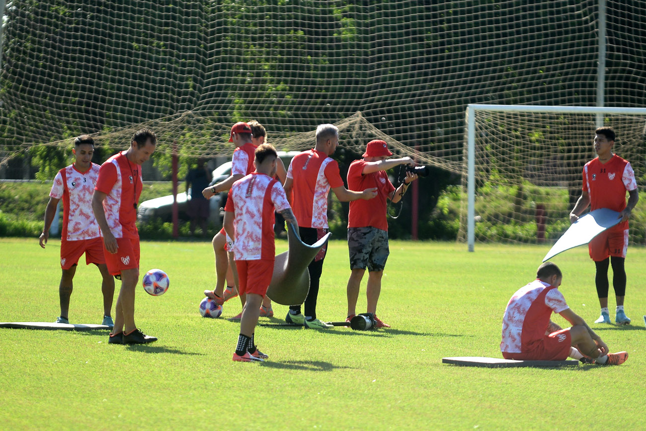 Día de entrenamiento. El plantel de Instituto retomó las prácticas en el predio de La Agustina. (Nicolás Bravo / La Voz)