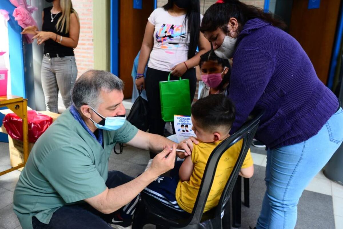 Vacunación pediátrica en el CPC Argüello (José Hernández/ La Voz).