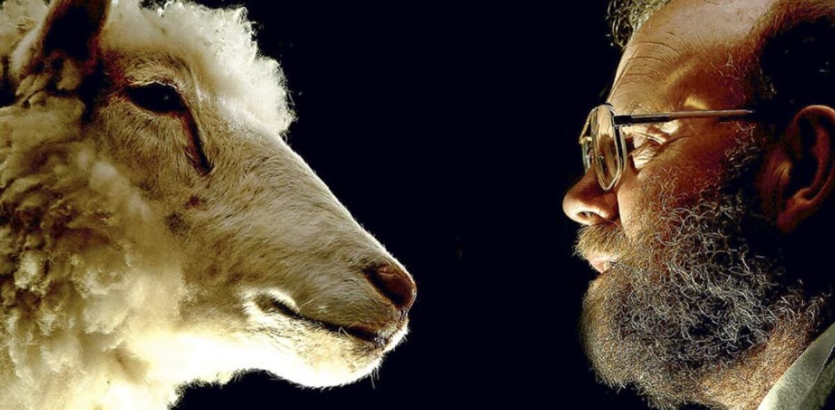 Dolly, embalsamada, frente a su creador Ian Wilmut.