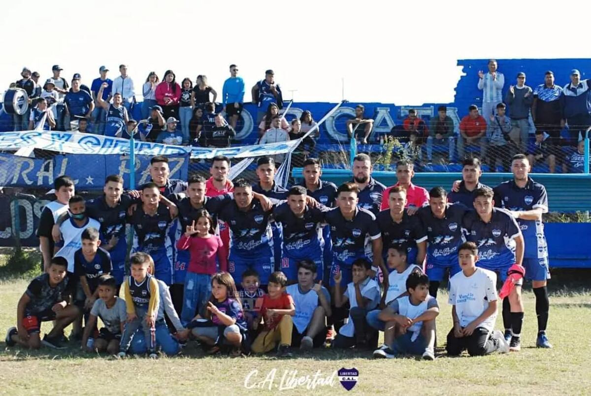 El club Libertad y su homenaje a las Islas Malvinas en Liga Cordobesa de Fútbol. (Prensa Libertad).
