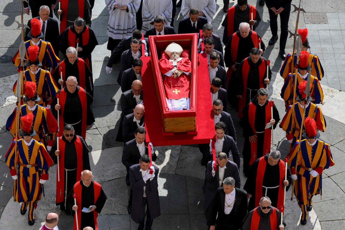 Muerte del papa Francisco: miles de fieles ya despiden al Sumo Pontífice en la Basílica de San Pedro