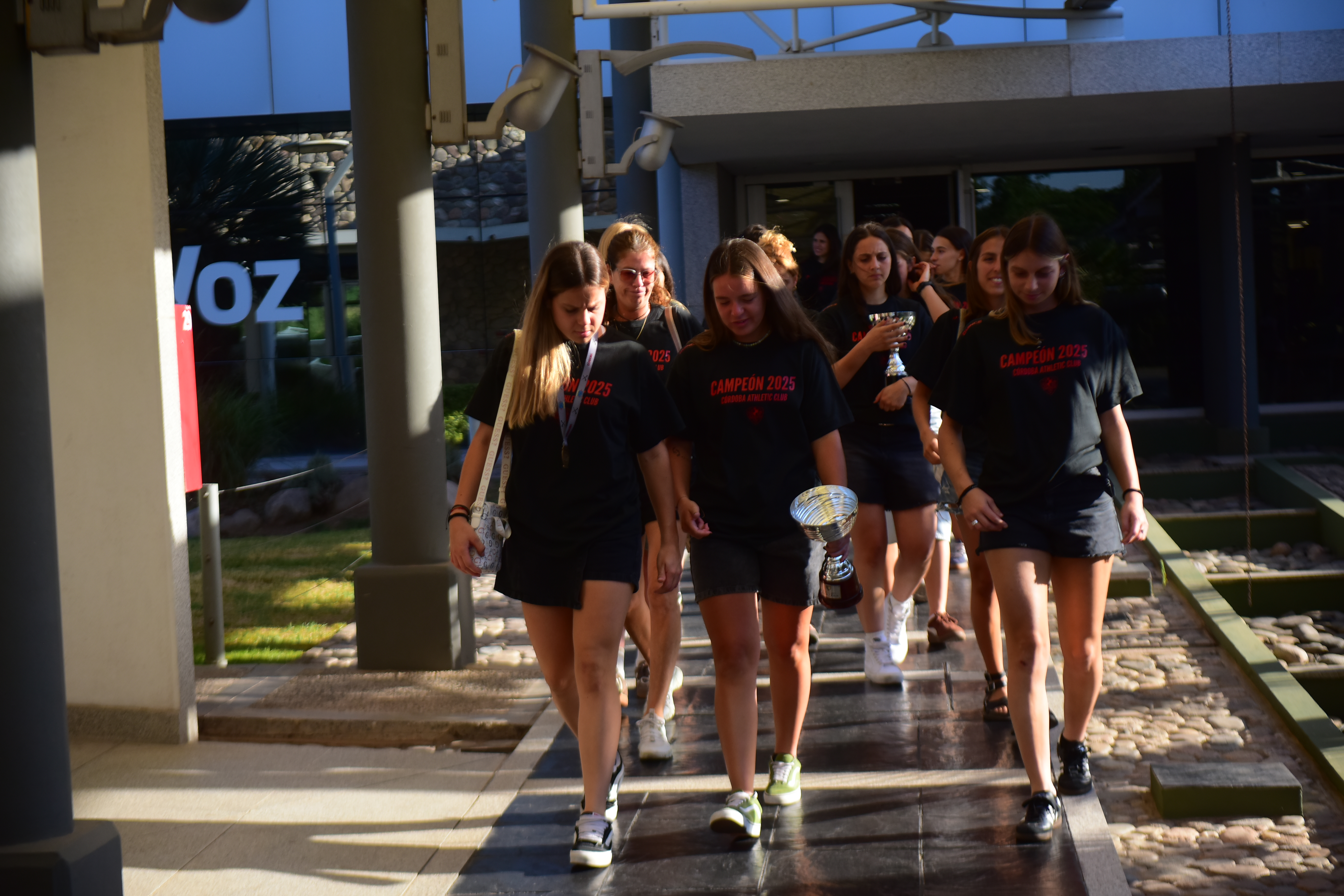 Brindis con el equipo femenino de Córdoba Athletic, campeonas del torneo de hockey Damas A de Córdoba (Javier Ferreyra / La Voz)
