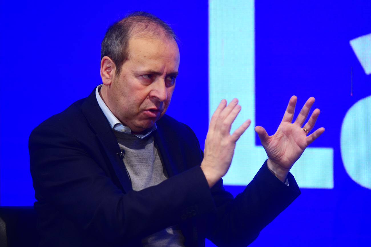 El escritor Guillermo Oliveto en el programa Voz y Voto.  (Nicolás Bravo / La Voz)