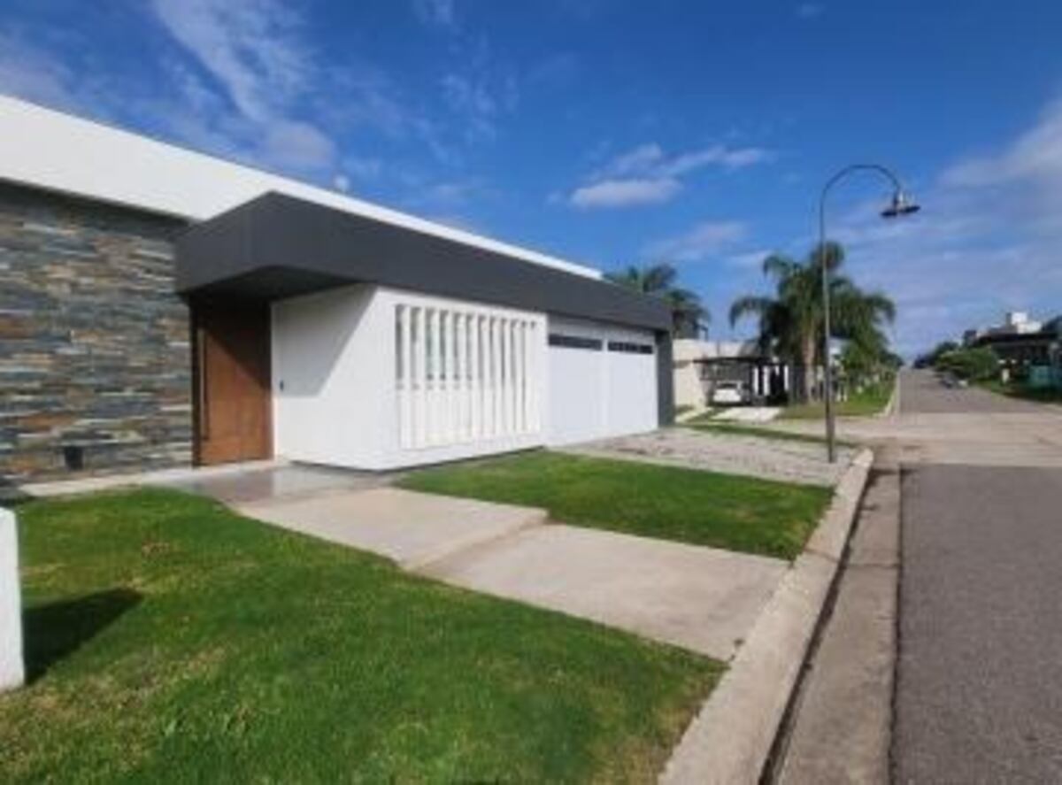 ¿Cuánto cuesta alquilar una casa con pileta en un barrio cerrado para el verano 2026?