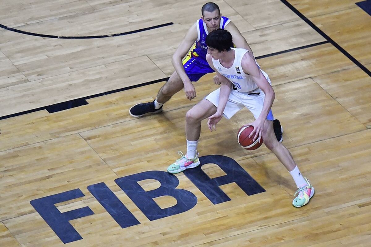 Santiago Trouet nació en Córdoba, se formó en Portugal y España y en la actualidad juega en el básquet universitario de Estados Unidos. (Fiba)