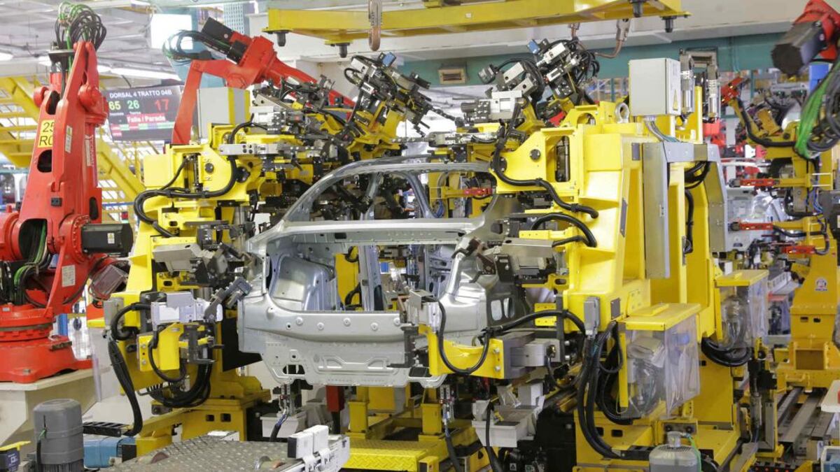  Un equipo robotizado en la línea de producción de la planta de Fiat, en Córdoba.  (Prensa FCA)