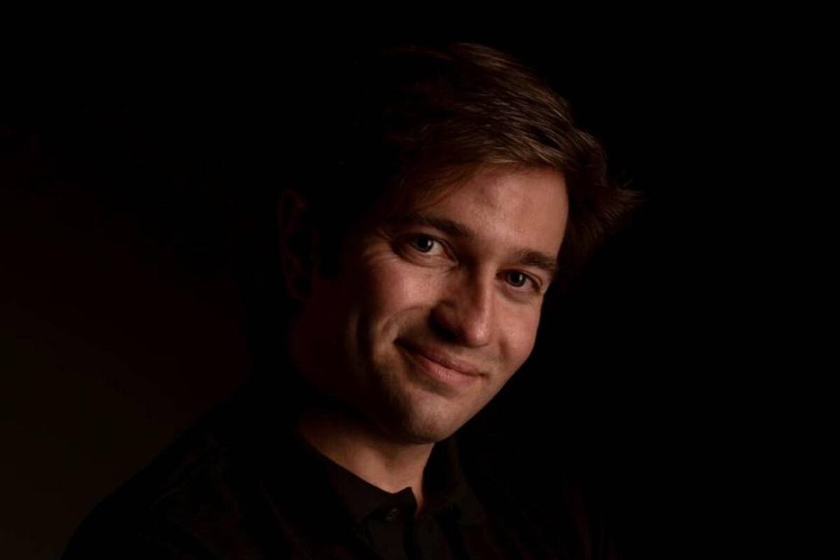 Gonzalo Fiore Viani, Abogado y magister en Relaciones Internacionales