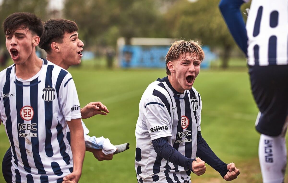 Talleres se quedó con el titulo del Torneo Regional Federal Juvenil al vencer en la final a Belgrano, en la serie de partidos jugados en Villa Esquiú. (Prensa Talleres)