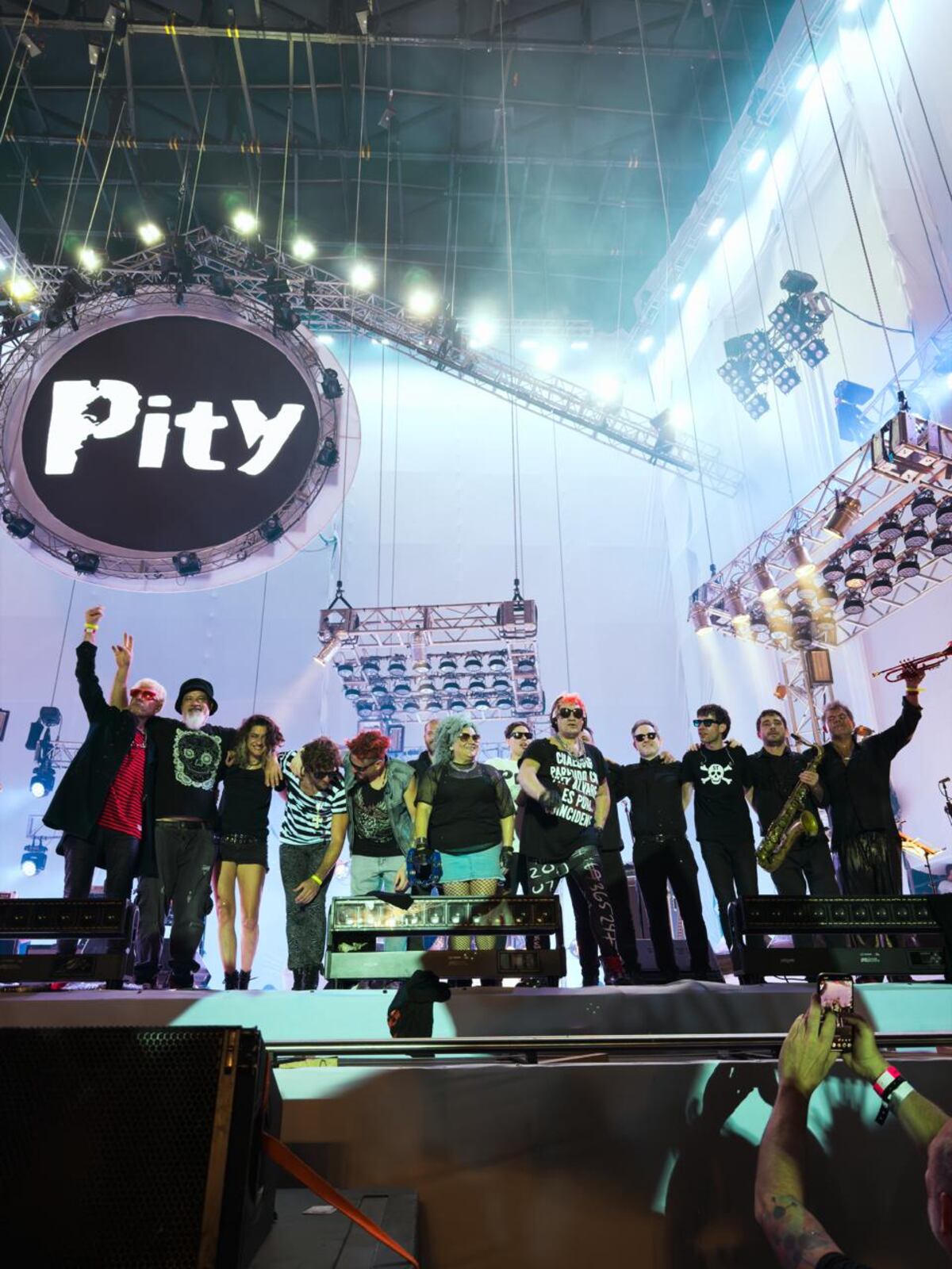 La banda que acompañó a Pity Álvarez en su regreso. (Gentileza En Vivo)