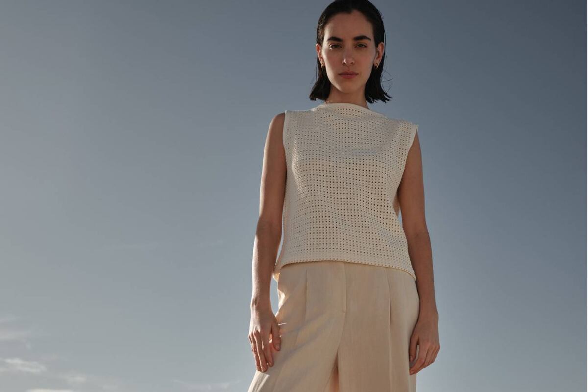 No siempre tiene que ser tono sobre tono: el beige también puede combinarse bien con colores atrevidos. (DPA)