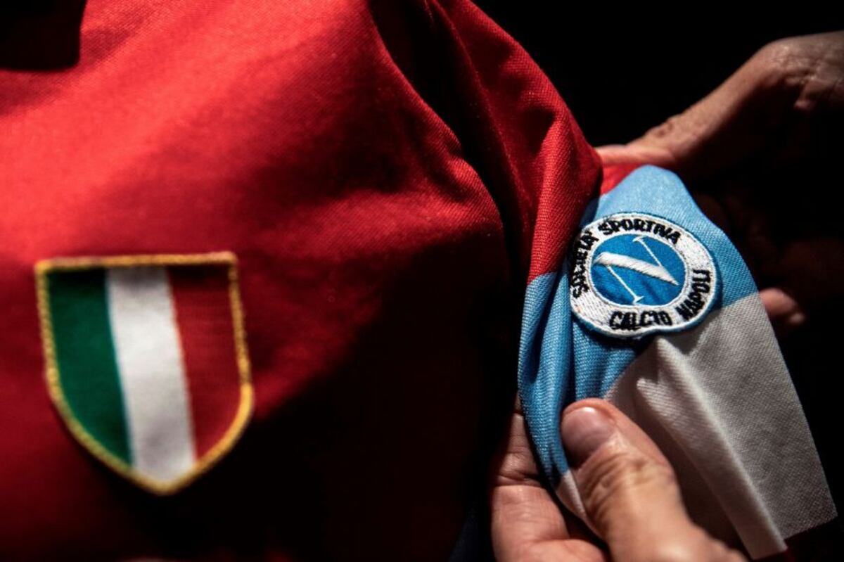 Napoli producirá sus propios uniformes y contará con el diseño de Giorgio Armani. (Foto: AP/Archivo)