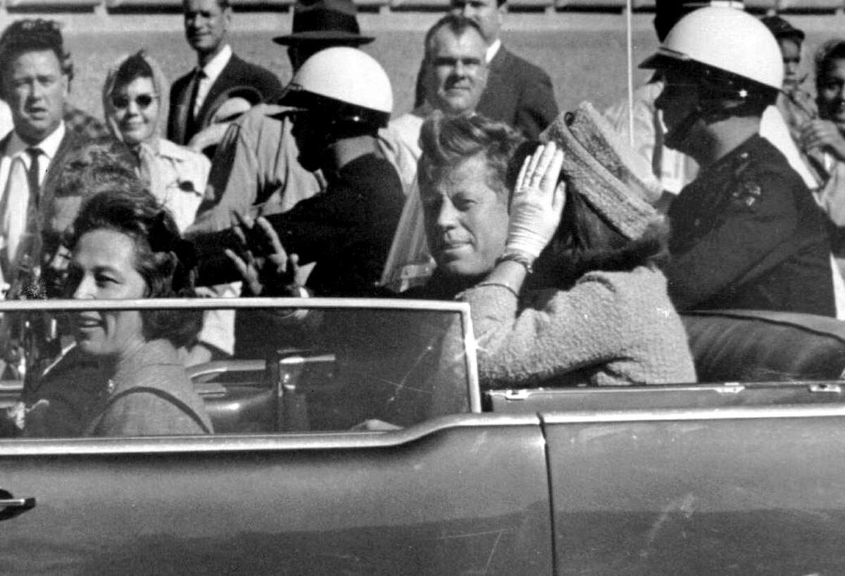 Último saludo del presidente Kennedy, “fusilado” unos segundos después. | AP