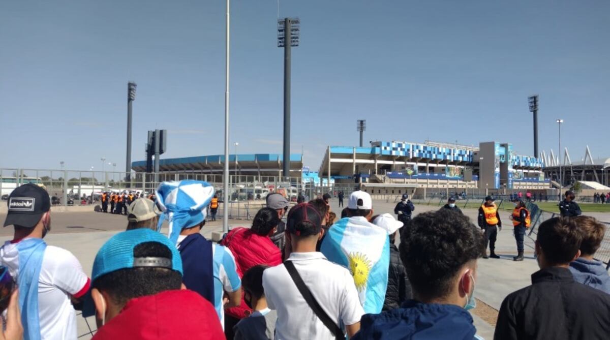 Ingreso al estadio Bicentenario San Juan.