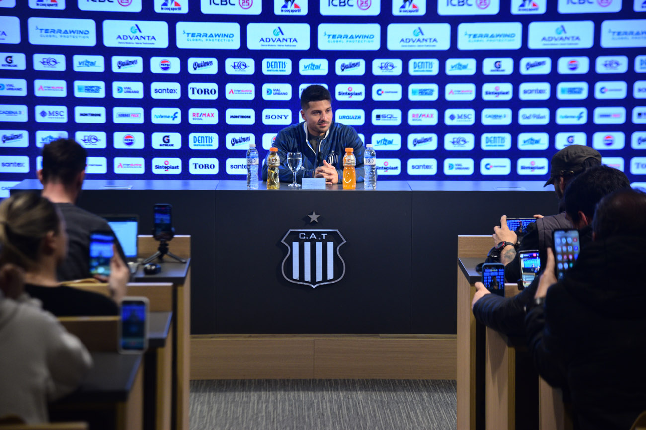 Conferencia de prensa de Sebastián Palacios. (Pedro Castillo / La Voz)