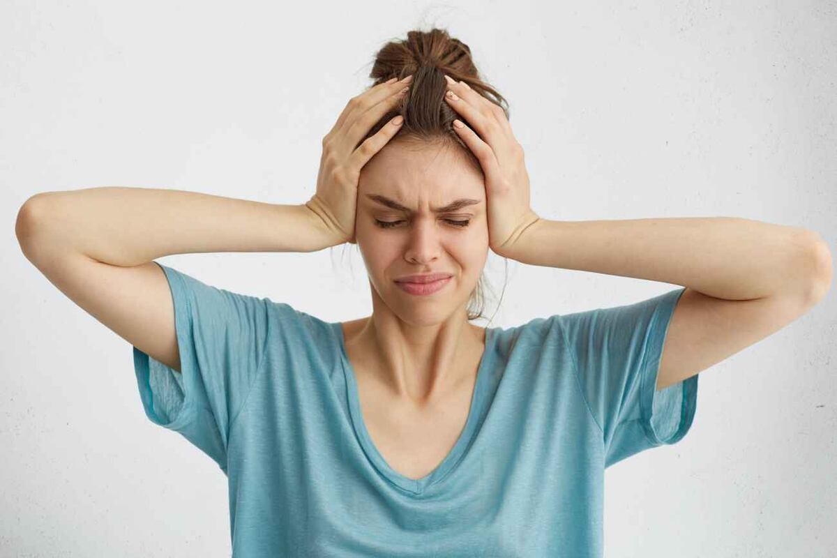 Especialistas advierten que los síntomas premonitorios de la migraña pueden aparecer hasta 48 horas antes del dolor y suelen pasar inadvertidos para la mayoría de los pacientes. (Freepik)