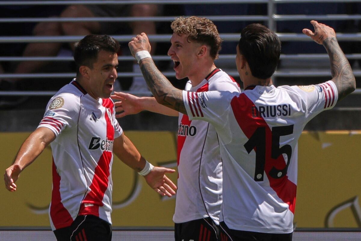 Facundo Colidio (centro) celebra tras anotar el primer gol de River Plate ante
Urawa Red Diamonds el Mundial de Clubes, el martes 17 de junio de 2025, en Seattle. (AP Foto/Ryan Sun)