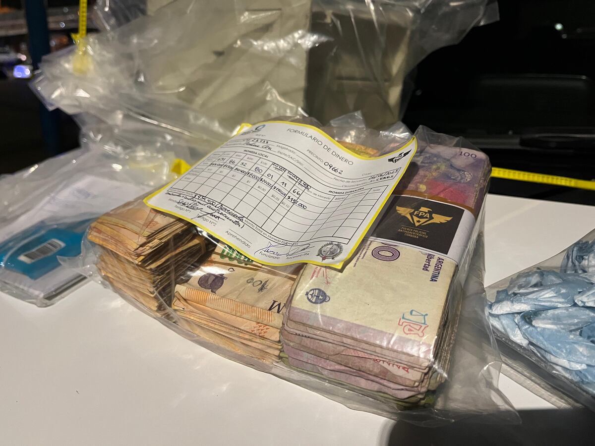 Secuestros de drogas y dinero. (Policía)