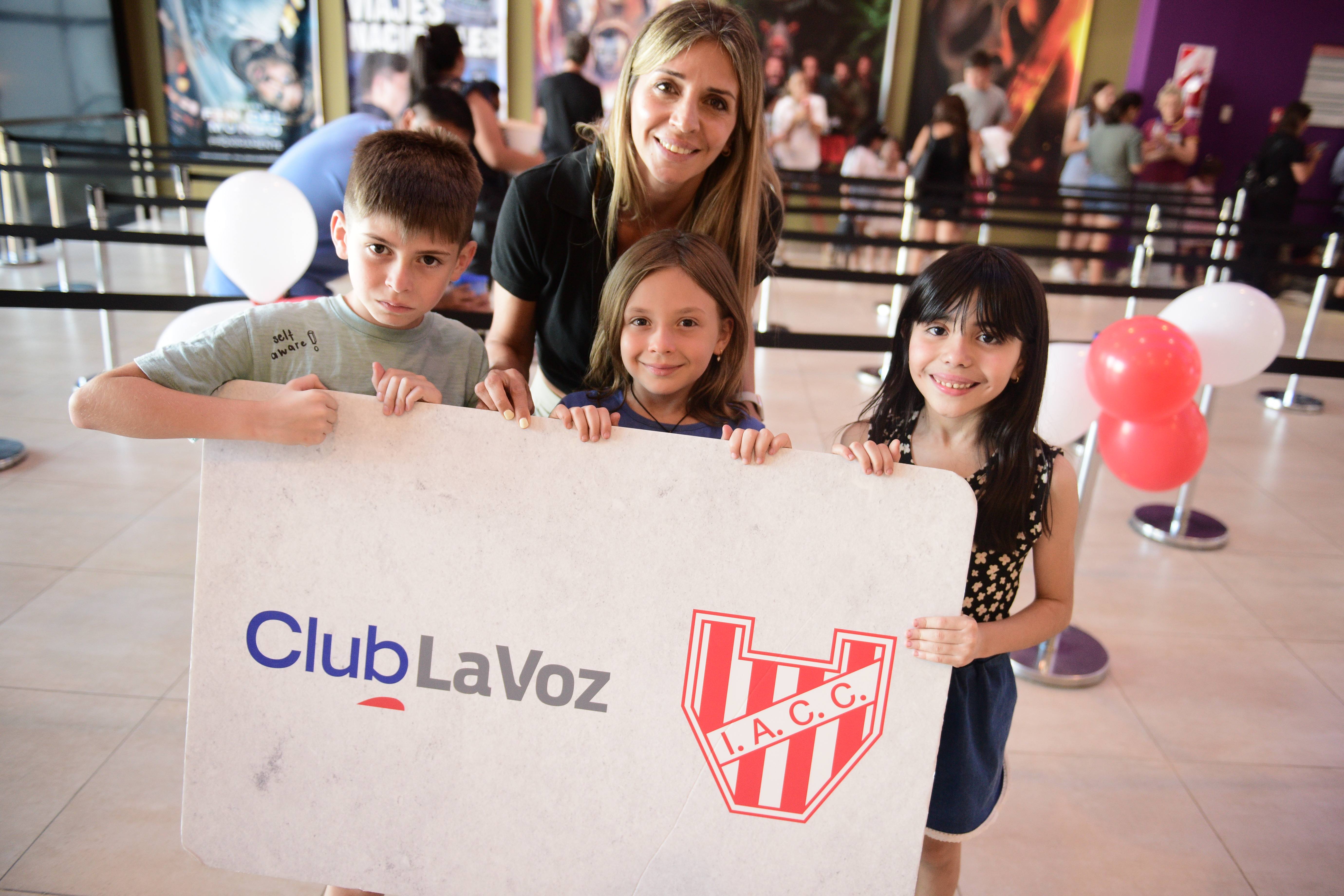 Hinchas de Instituto asistieron a un función de cine en los cines del Dino como parte de una acción de Club La Voz con socios. (Javier Ferreyra / La Voz)