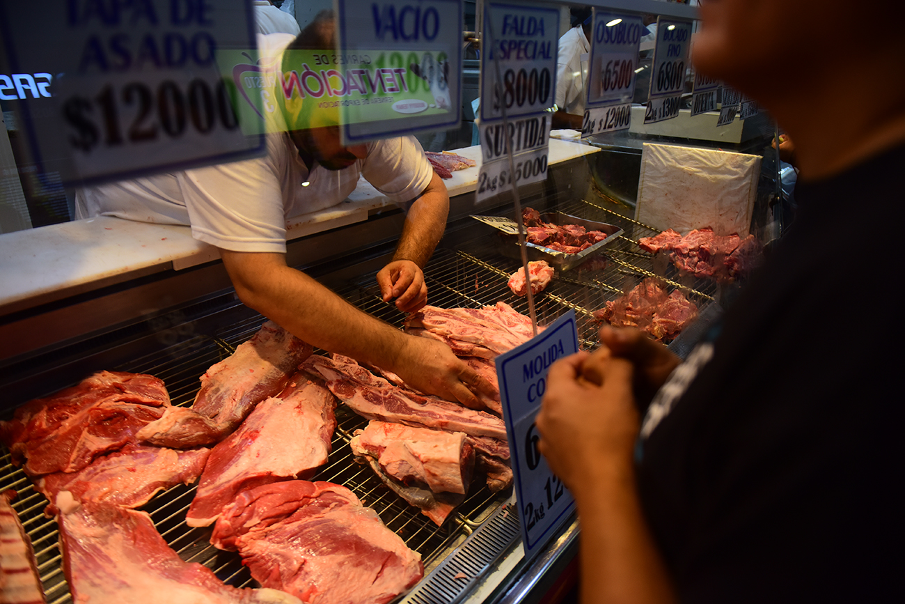 Mercado Norte, recorrido por carnicerías para ver precios . (José Gabriel Hernández / La Voz)