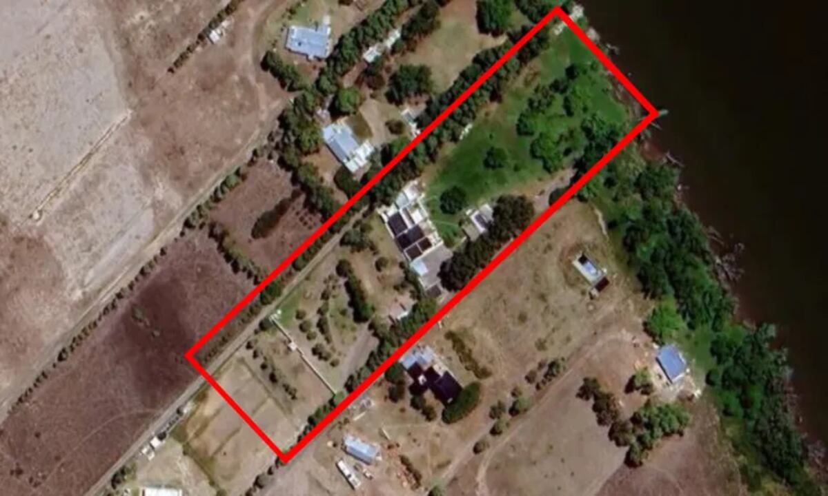 Fred Machado cumple con su prisión domiciliaria desde el 21 de septiembre de 2021 en La Gringa, estancia que tiene salida al Rio Negro.