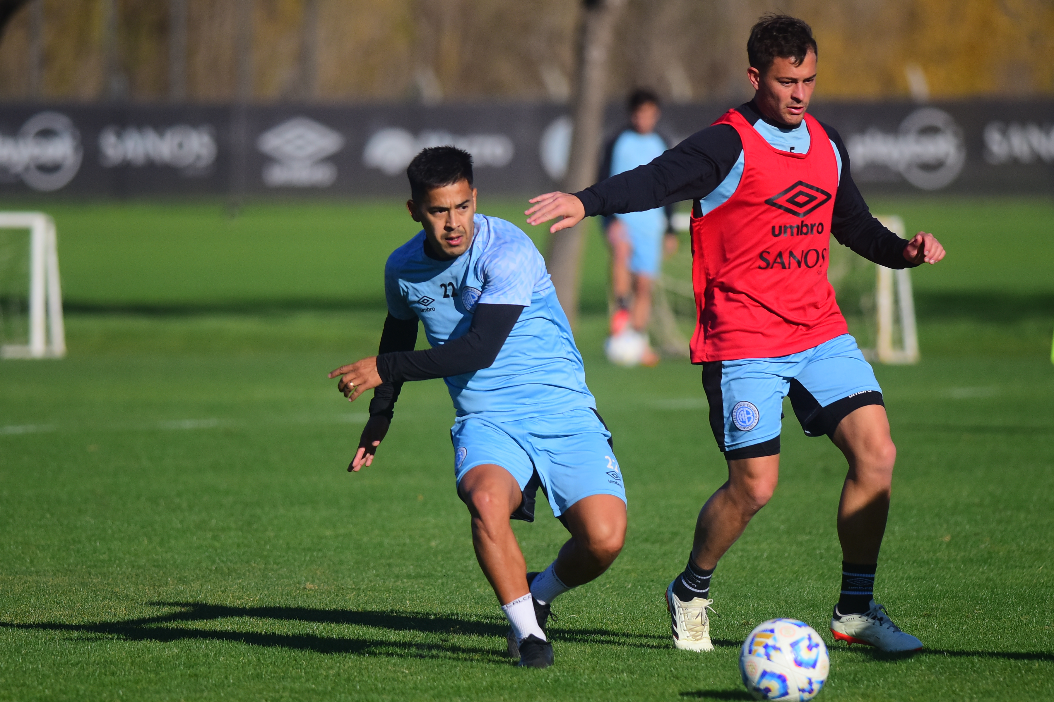 Entrenamiento de fútbol de Belgrano el el Predio de Villa Esquiú . (José Gabriel Hernández / La Voz)