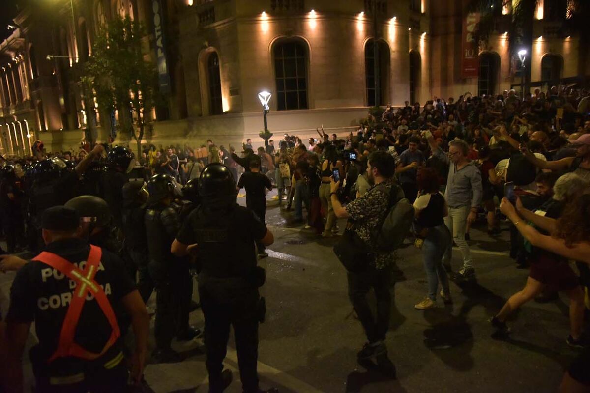 cacerolazo en patio olmos