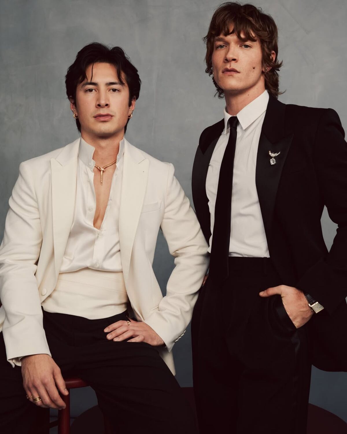 Hudson Williams y Connor Storrie en los Globos de Oro.