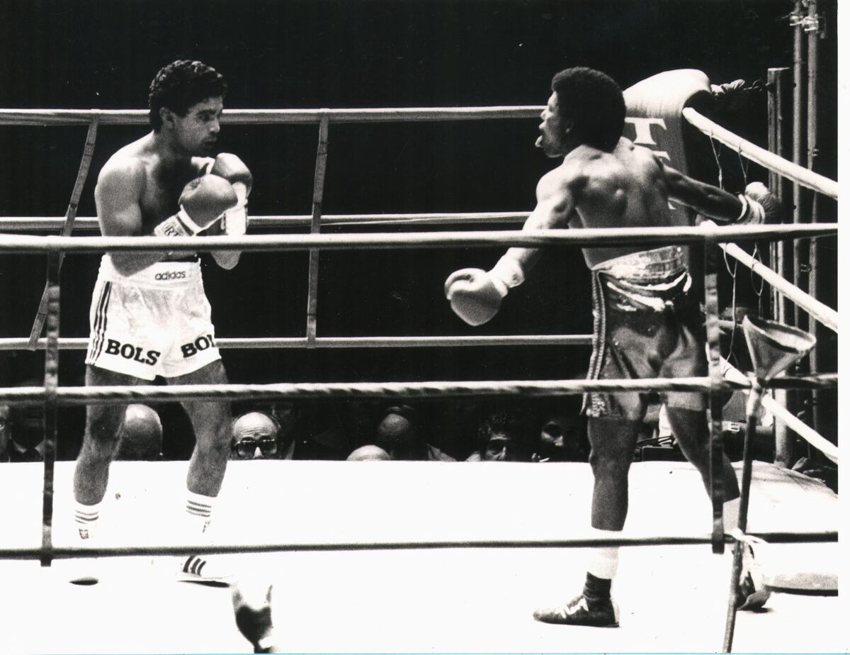 Santos Benigno Laciar peleando ante el dominicano Ramon “El Sordito” Nery, que llegaba invicto al enfrentamiento. (La Voz)