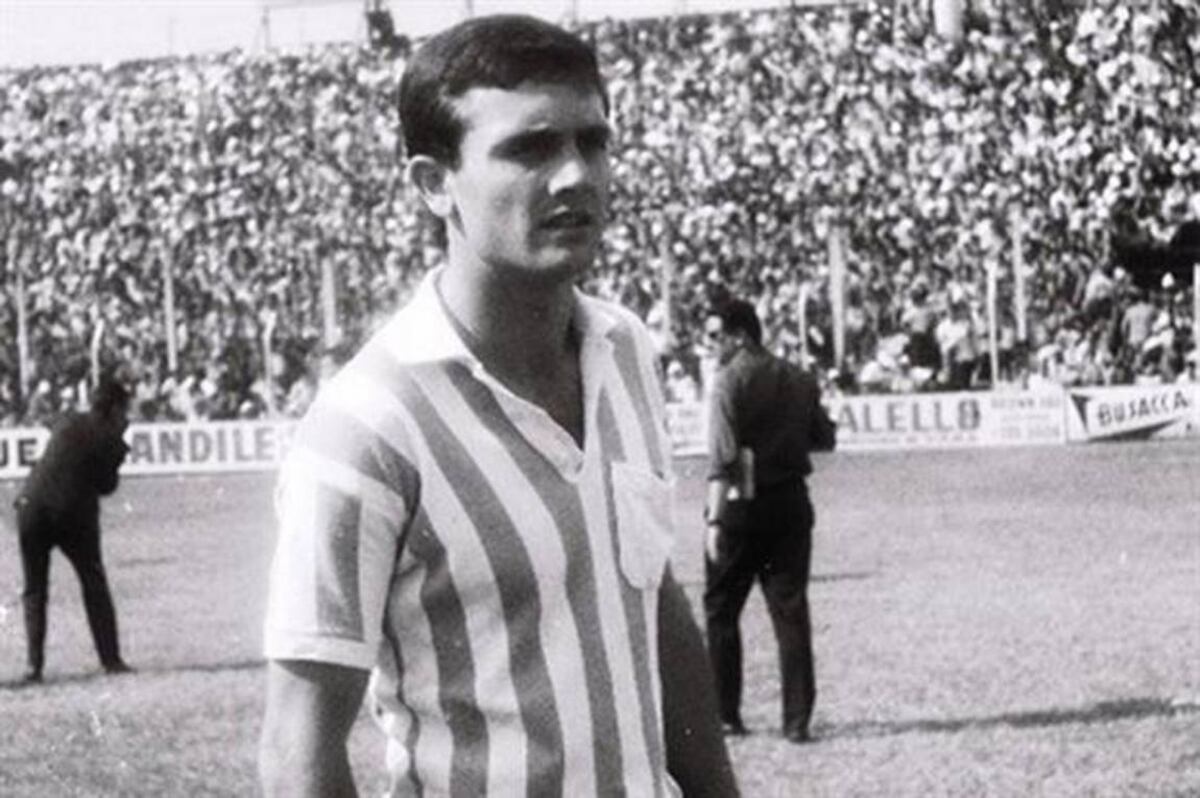 Roberto Perfumo con la camiseta de su querido Racing Club.