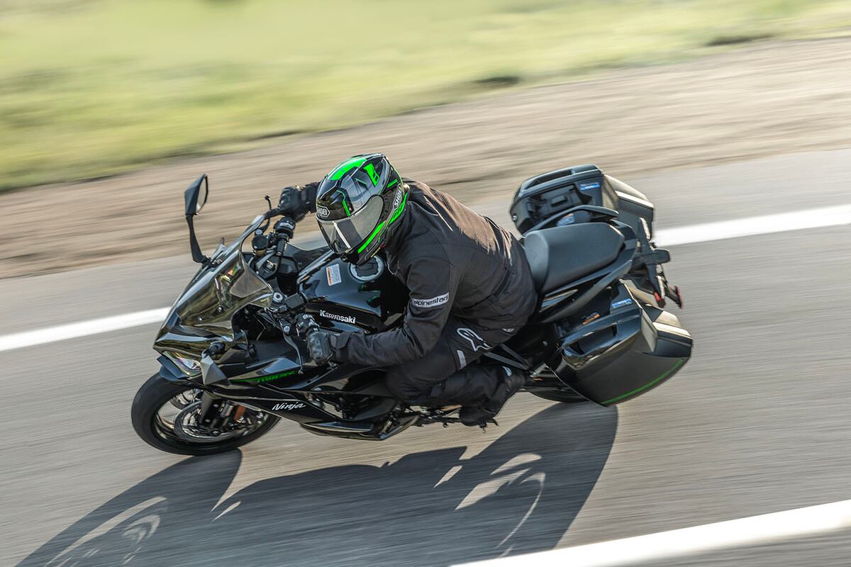Con esta nueva Ninja, Kawasaki está intentando hacer su 'sport-tourer' más manejable y atractiva a bajas velocidades.