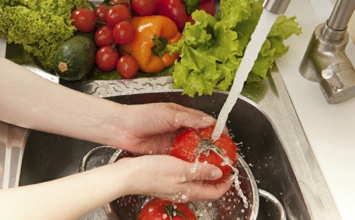 Cómo desinfectar frutas y verduras antes de comerlas.