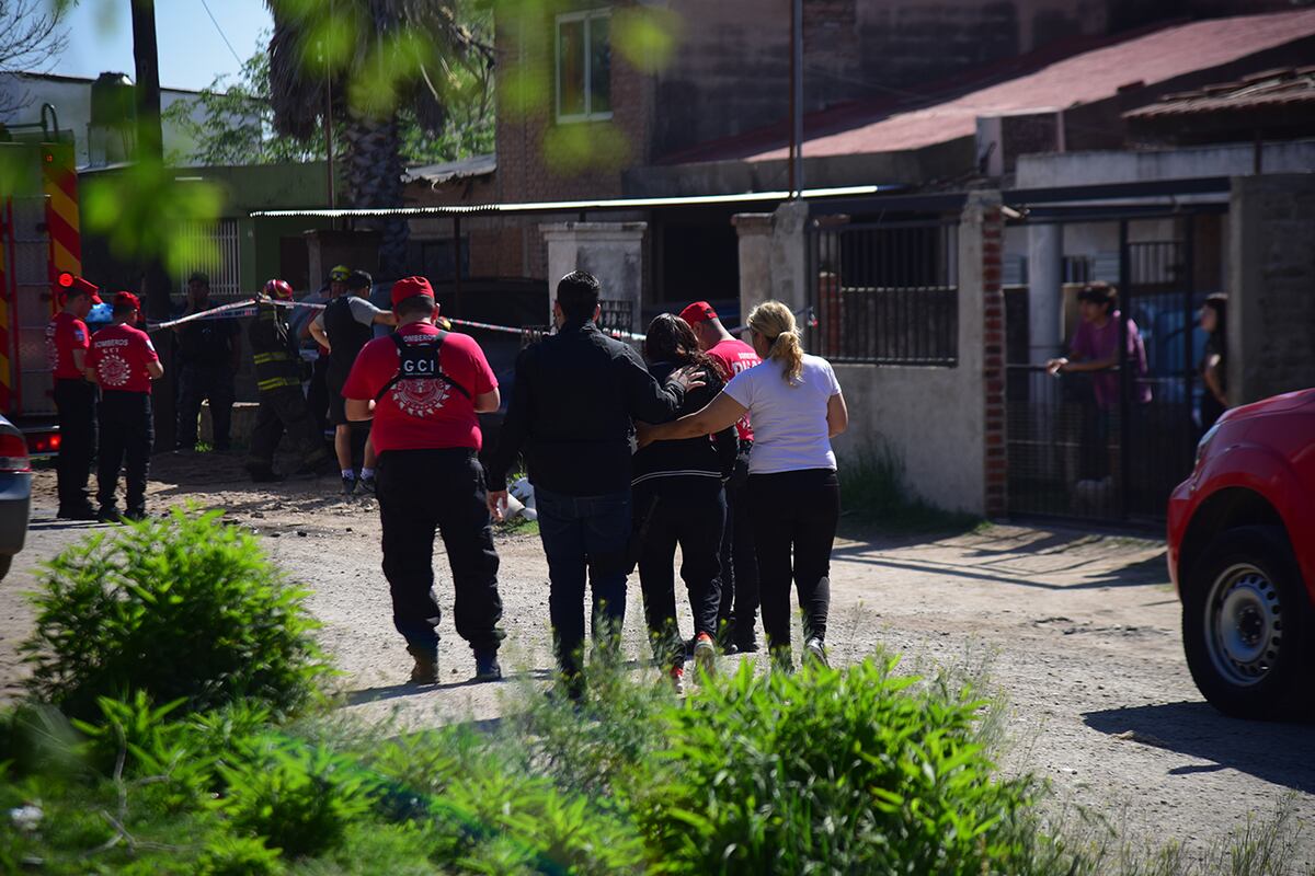 Incendio fatal en Calle 23 y Av. Ildefonso Muñecas, barrio Coronel Olmedo, de la ciudad de Córdoba. (Pedro Castillo / La Voz)