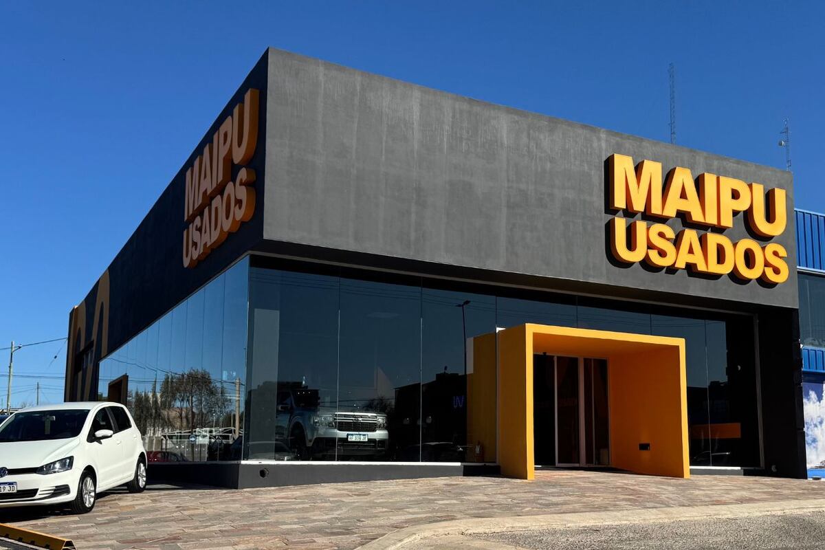 Frente del nuevo salón de Maipú Usados.