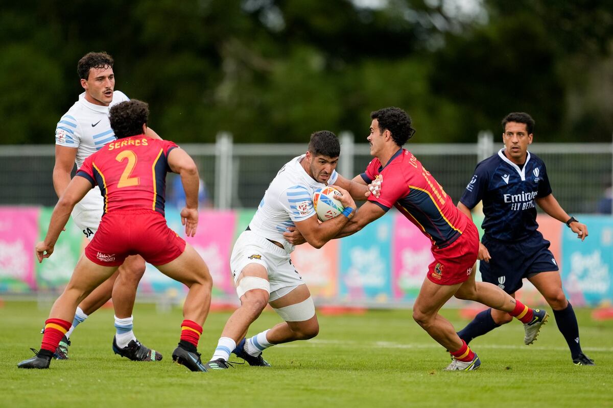 Los Pumas 7s debutaron en el Seven de Hamilton con un triunfo ante España. (Prensa UAR)