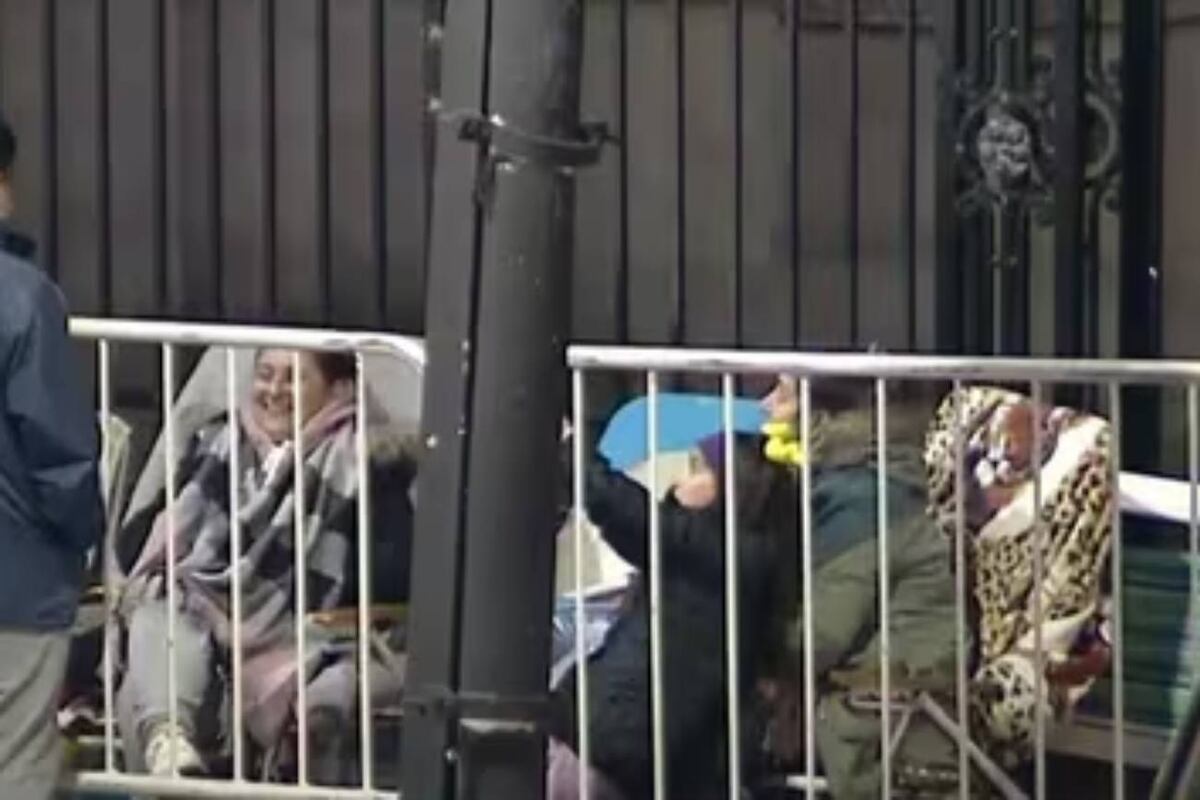 La rosarina Leda Bergonzi, conocida como la sanadora, en una multitudinaria misa en Santos Lugares, partido bonaerense de Tres de Febrero. (Gentileza La Capital)