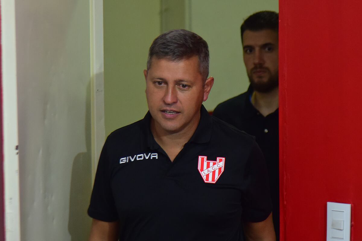 Presentación de Diego Flores como nuevo DT de Instituto. (Pedro Castillo / La Voz)