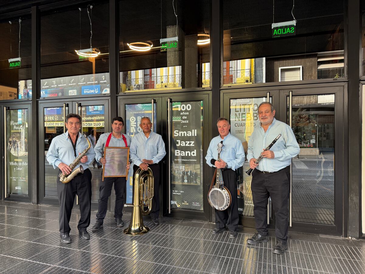 Luis Alasino, Javier Machado, Roque Celissaxo, Alejandro Kras y Francisco F. Castillo, los cinco integrantes de la Small Jazz Band desde hace un cuarto de siglo. (Gentileza Small Jazz Band)