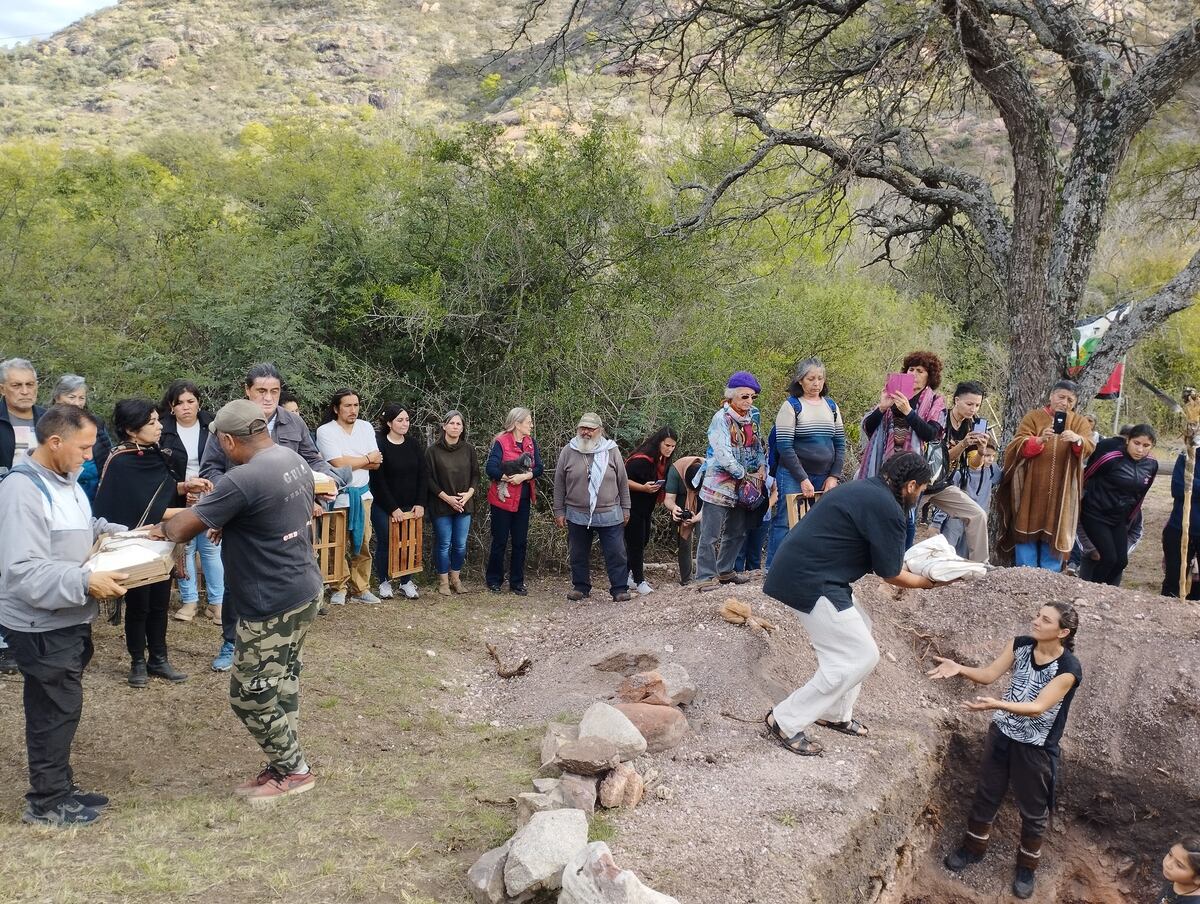 Cerro Colorado. Ceremonia de restitución de restos de aborígenes hallados en 2018. (gentileza Secretaría de Derechos Humanos)